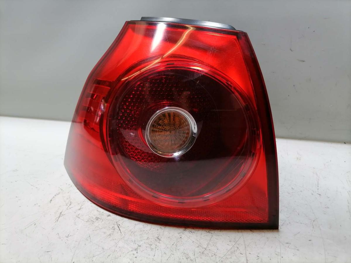 VW Golf V original Rücklicht Rückleuchte außen links Fließheck BJ04